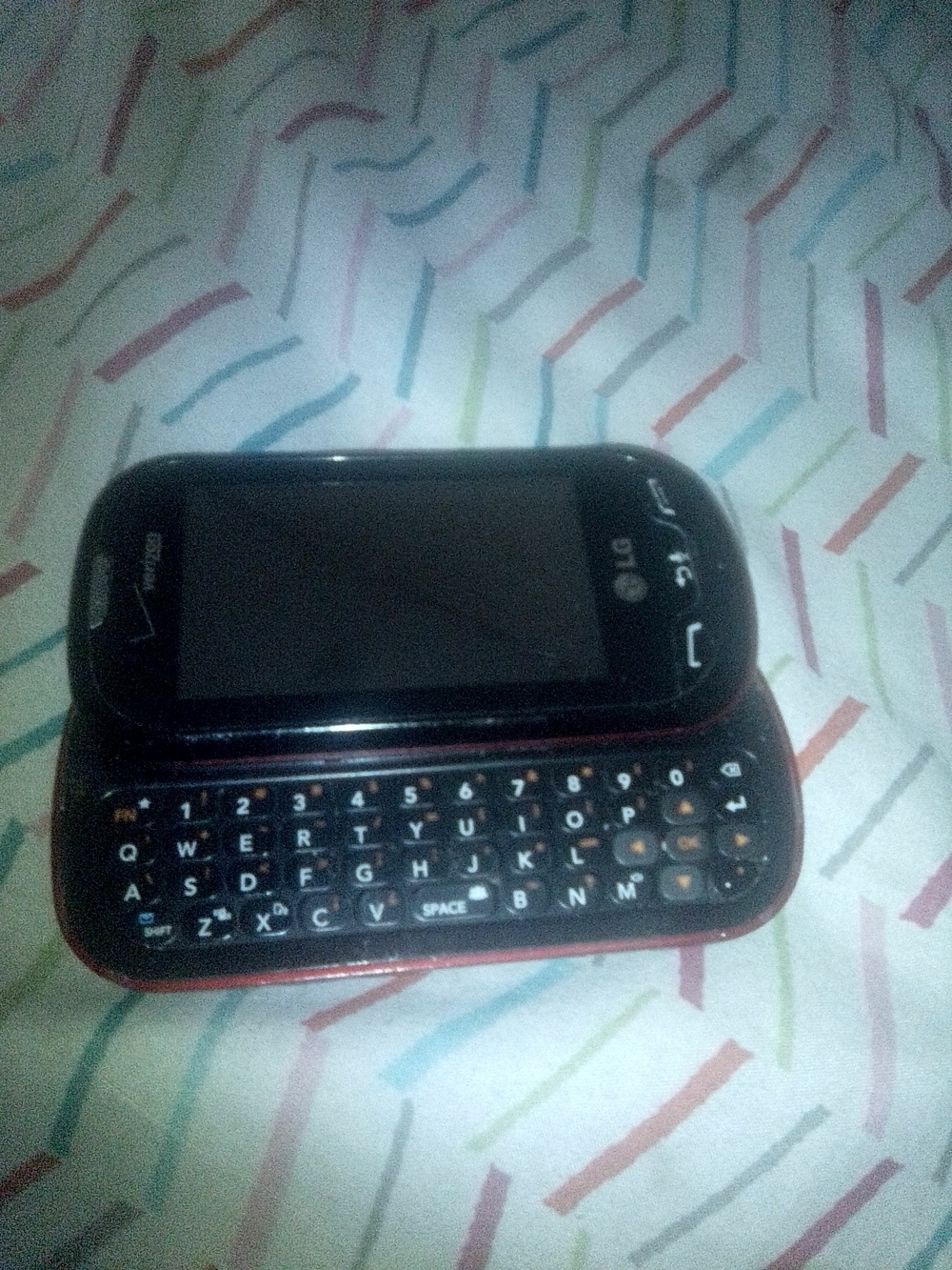 LG Red Slide-Out QWERTY Messaging Phone ( Verizon)